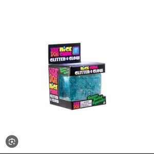 NeeDoh Glitter Cube Glitter + Glow PURPLE